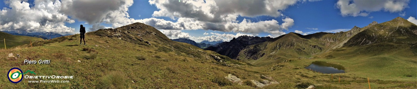 84 Salendo sul Monte Avaro con la bella pozza al colletto.jpg